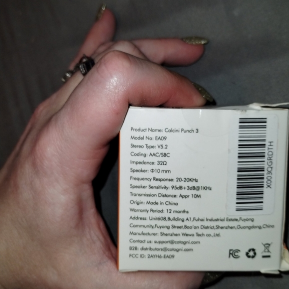 Traded Wireless Earbuds Black NIB - Picture 4 of 5